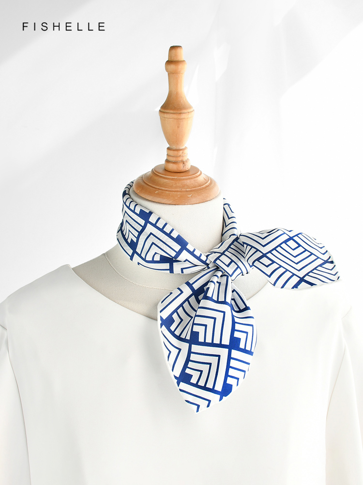 Geometric printed real silk tw - Scarf Silk Square recension och pris