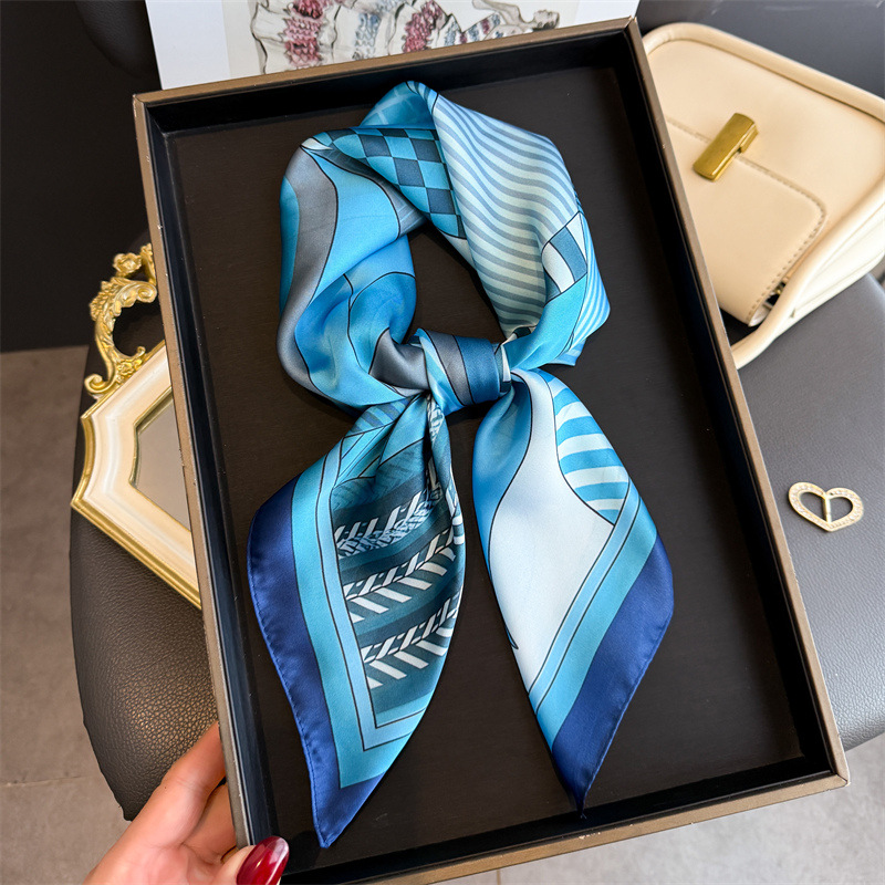 2026 New Geometry Print Silk S - Scarf Silk Square recension och pris